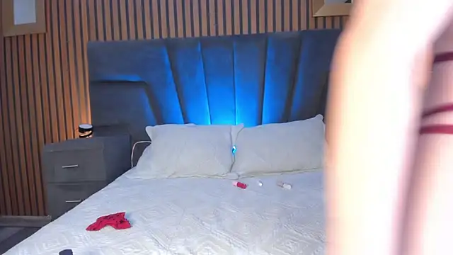 NaxaAndLexi  online show from 12/22/25, 02:47