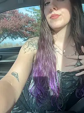 Snapshot of thevixenviolet chatting on 04/08/26, 12:32 thevixenviolet online show from 04/08/26, 12:32