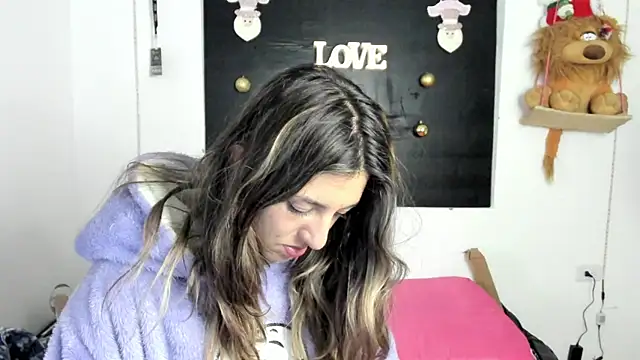 Snapshot of queen-natty chatting on 12/09/24, 06:01 queen-natty online show from 12/09/24, 06:01