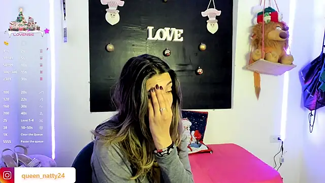 Snapshot of queen-natty chatting on 12/19/24, 06:45 queen-natty online show from 12/19/24, 06:45