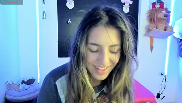 Snapshot of queen-natty chatting on 01/03/25, 06:55 queen-natty online show from 01/03/25, 06:55