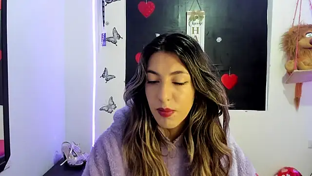 Snapshot of queen-natty chatting on 02/18/25, 01:00 queen-natty online show from 02/18/25, 01:00