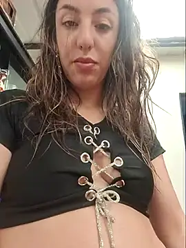 Snapshot of queen-natty chatting on 02/18/25, 04:05 queen-natty online show from 02/18/25, 04:05