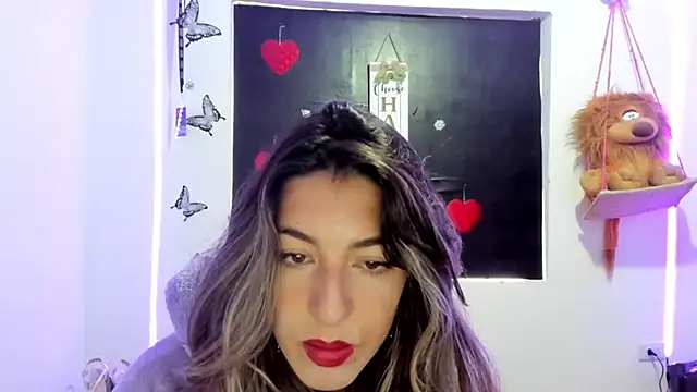 Snapshot of queen-natty chatting on 02/19/25, 01:17 queen-natty online show from 02/19/25, 01:17