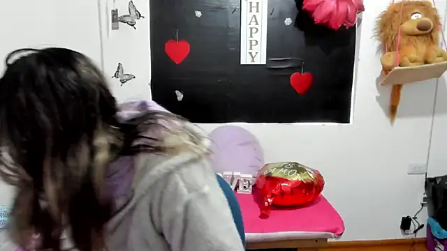 Snapshot of queen-natty chatting on 02/24/25, 02:04 queen-natty online show from 02/24/25, 02:04