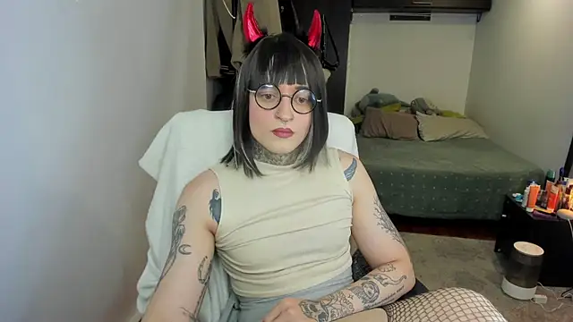 ShiiraVelkor online show from 10/31/25, 09:21