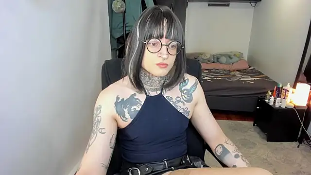 Snapshot of ShiiraVelkor chatting on 12/20/25, 11:17 ShiiraVelkor online show from 12/20/25, 11:17