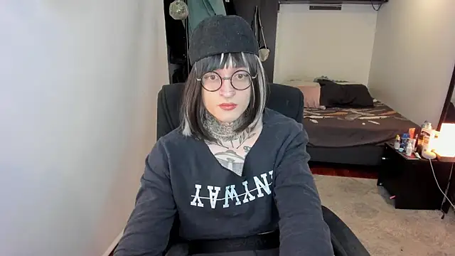 Snapshot of ShiiraVelkor chatting on 12/23/25, 09:40 ShiiraVelkor online show from 12/23/25, 09:40