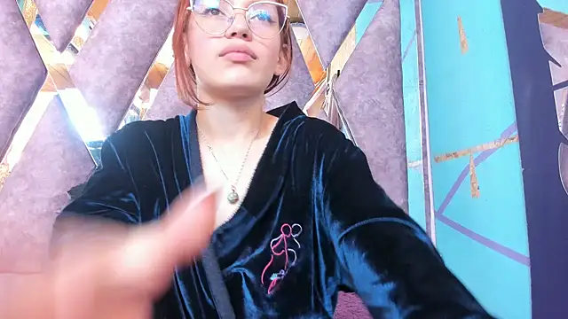 Snapshot of LARICSABLUE chatting on 01/11/25, 08:11 LARICSABLUE online show from 01/11/25, 08:11