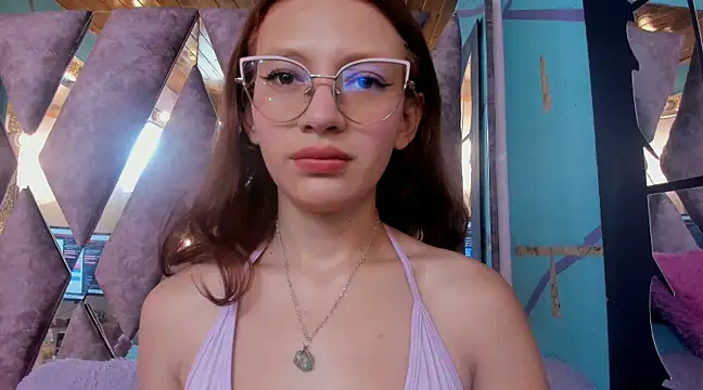 Snapshot of LARICSABLUE chatting on 02/19/25, 03:06 LARICSABLUE online show from 02/19/25, 03:06