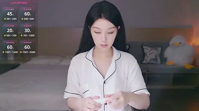 Snapshot of Lucky-baby chatting on 09/24/25, 01:03 Lucky-baby online show from 09/24/25, 01:03