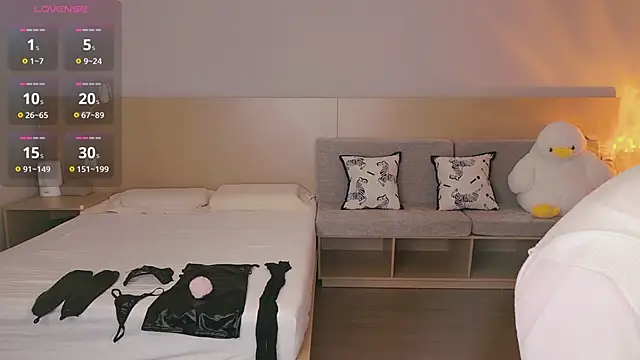 Snapshot of Lucky-baby chatting on 10/01/25, 01:17 Lucky-baby online show from 10/01/25, 01:17