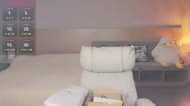 Snapshot of Lucky-baby chatting on 10/13/25, 01:11 Lucky-baby online show from 10/13/25, 01:11