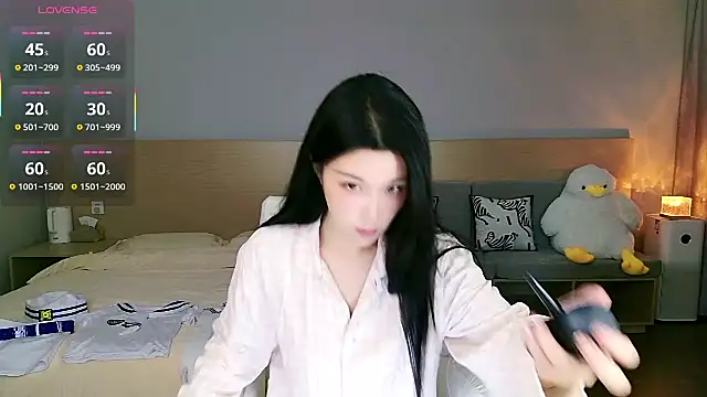 Snapshot of Lucky-baby chatting on 10/16/25, 01:12 Lucky-baby online show from 10/16/25, 01:12