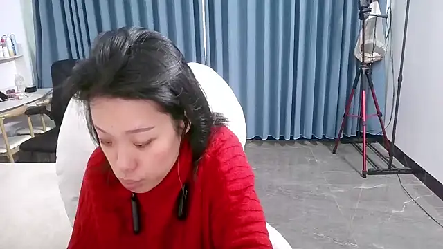 Snapshot of Bella0815 chatting on 12/02/24, 02:42 Bella0815 online show from 12/02/24, 02:42