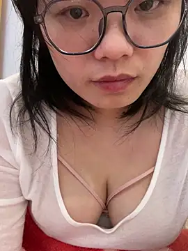 Snapshot of Bella0815 chatting on 12/27/24, 02:04 Bella0815 online show from 12/27/24, 02:04