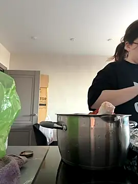 CutiePie3 online show from 11/28/25, 09:23