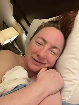 Snapshot of LouiseTswing chatting on 01/22/25, 07:03 LouiseTswing online show from 01/22/25, 07:03