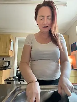 Snapshot of LouiseTswing chatting on 03/20/26, 12:43 LouiseTswing online show from 03/20/26, 12:43