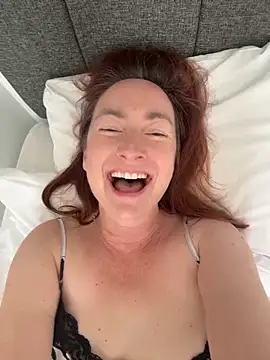 LouiseTswing online show from 06/11/26, 03:32
