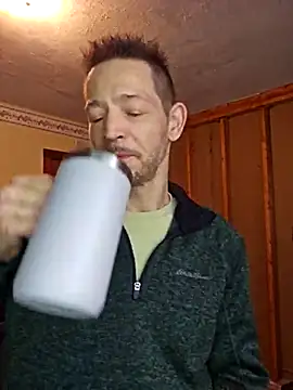 Snapshot of MasterForgedRayy chatting on 02/10/25, 02:05 MasterForgedRayy online show from 02/10/25, 02:05