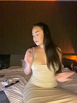 Snapshot of mayakitsune69 chatting on 10/05/25, 10:13 mayakitsune69 online show from 10/05/25, 10:13