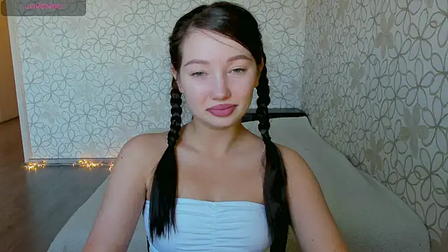 Snapshot of Lissa_Cristal chatting on 05/19/26, 12:11 Lissa Cristal online show from 05/19/26, 12:11
