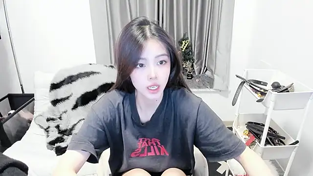 Snapshot of bbtt544 chatting on 03/19/25, 02:35 bbtt544 online show from 03/19/25, 02:35