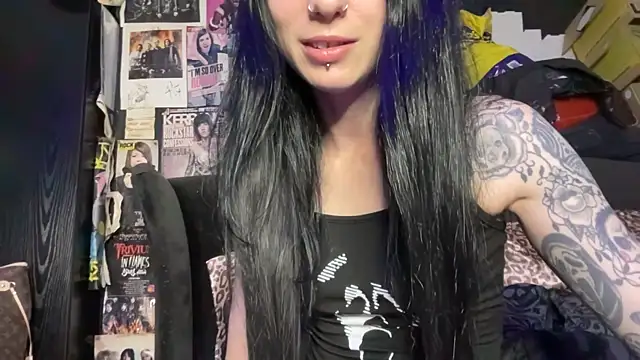 Snapshot of MissMidnightUK chatting on 09/18/25, 10:34 MissMidnightUK online show from 09/18/25, 10:34