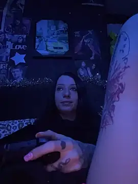 Snapshot of MissMidnightUK chatting on 12/14/25, 12:27 MissMidnightUK online show from 12/14/25, 12:27