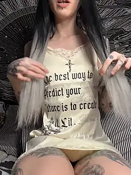 Snapshot of MissMidnightUK chatting on 01/11/26, 10:15 MissMidnightUK online show from 01/11/26, 10:15