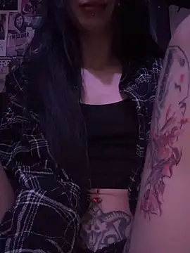 Snapshot of MissMidnightUK chatting on 02/05/26, 01:10 MissMidnightUK online show from 02/05/26, 01:10