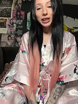 Snapshot of MissMidnightUK chatting on 02/21/26, 12:33 MissMidnightUK online show from 02/21/26, 12:33