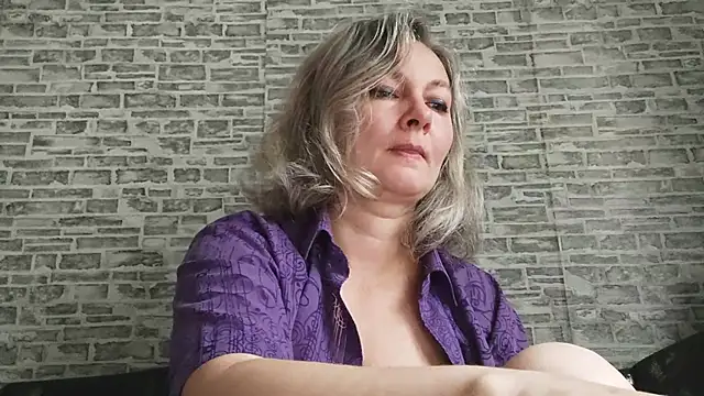 EdithManning online show from 09/30/25, 05:01