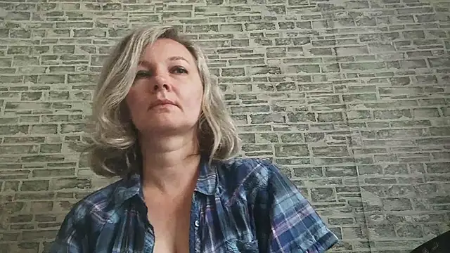 EdithManning online show from 10/17/25, 05:43