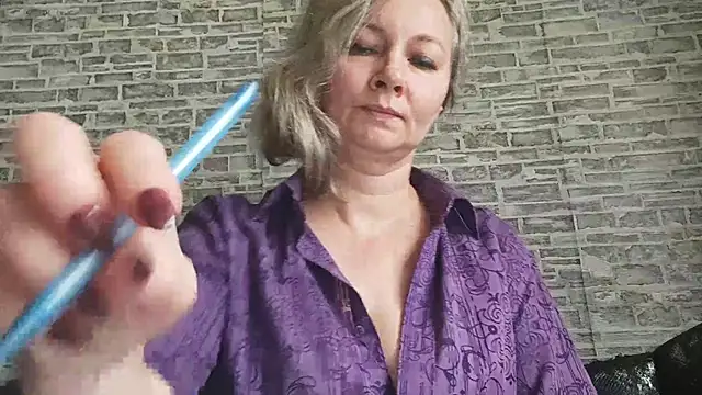 EdithManning online show from 10/28/25, 06:28