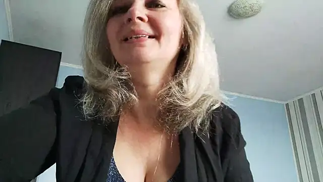 Snapshot of EdithManning chatting on 03/08/26, 06:39 EdithManning online show from 03/08/26, 06:39