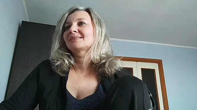 Snapshot of EdithManning chatting on 03/11/26, 12:33 EdithManning online show from 03/11/26, 12:33