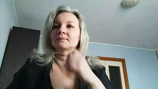 Snapshot of EdithManning chatting on 03/12/26, 05:57 EdithManning online show from 03/12/26, 05:57