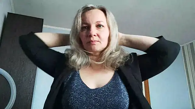 Snapshot of EdithManning chatting on 03/13/26, 06:09 EdithManning online show from 03/13/26, 06:09