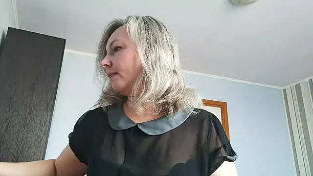 Snapshot of EdithManning chatting on 03/21/26, 06:29 EdithManning online show from 03/21/26, 06:29