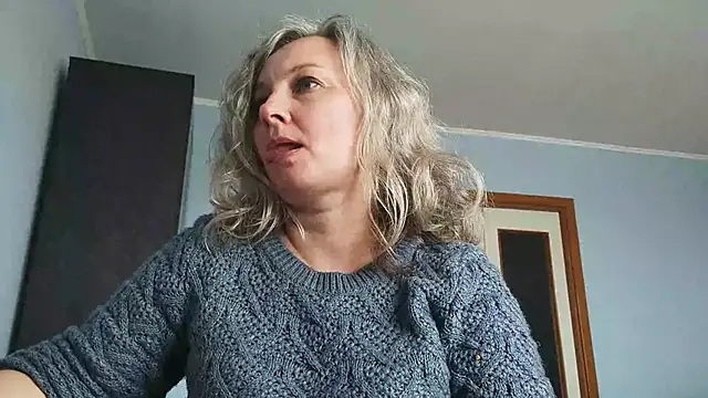 Snapshot of EdithManning chatting on 04/23/26, 01:02 EdithManning online show from 04/23/26, 01:02