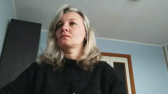 Snapshot of EdithManning chatting on 04/26/26, 06:33 EdithManning online show from 04/26/26, 06:33