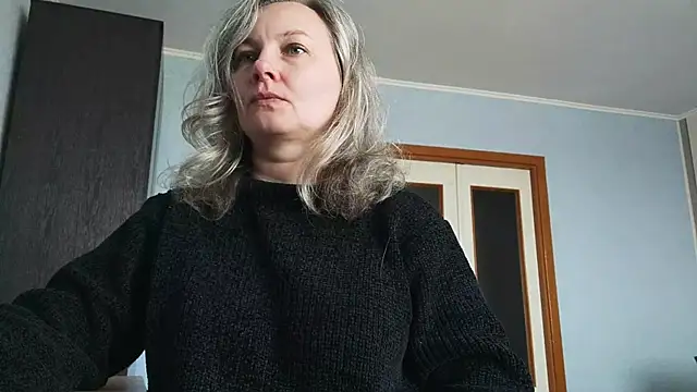 Snapshot of EdithManning chatting on 04/27/26, 08:12 EdithManning online show from 04/27/26, 08:12