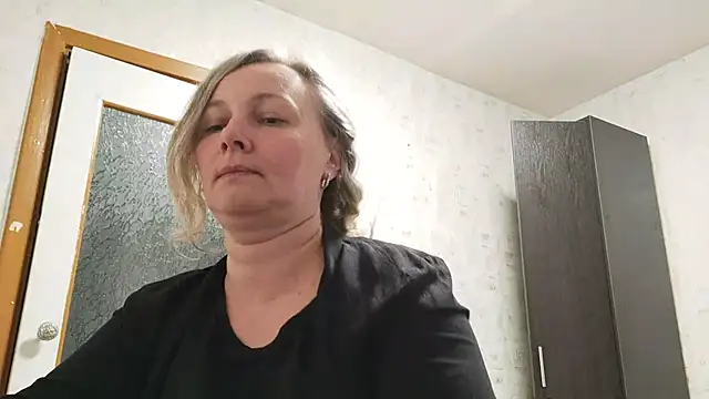 Snapshot of EdithManning chatting on 05/13/26, 06:05 EdithManning online show from 05/13/26, 06:05