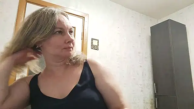 Snapshot of EdithManning chatting on 05/23/26, 06:23 EdithManning online show from 05/23/26, 06:23