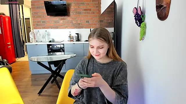 princessaalicc online show from 02/04/25, 12:22