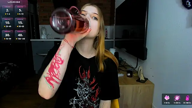 princessaalicc online show from 02/28/25, 03:48