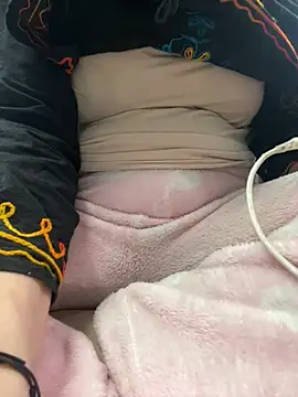 Snapshot of Hot-Anuska chatting on 12/24/24, 05:38 Hot-Anuska online show from 12/24/24, 05:38