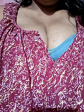 Snapshot of Hot-Anuska chatting on 02/13/25, 02:09 Hot-Anuska online show from 02/13/25, 02:09